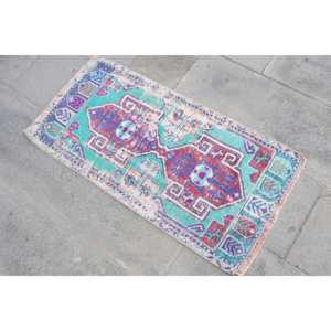 Alfombra Turca Vintage Pequeña de 1.6x3.1 pies, Alfombra de Lana con Diseño Floral Azul y Rojo - Product Image 2