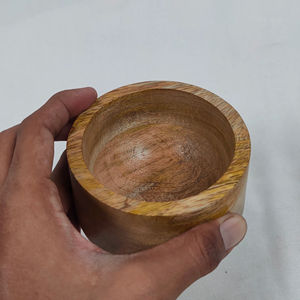 Ensaladera de Madera Antigua de Alta Calidad, Diseño Redondo de Lujo en Madera de Acacia y Mango para Decoración del Hogar y Uso en la Cocina - Product Image 1