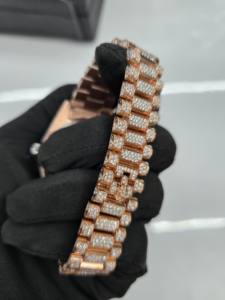 Reloj de Hombre de Lujo con Incrustaciones de Diamantes Moissanite VVS Brillantes y Esfera con Números Romanos - Product Image 2