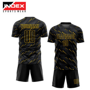 Ensemble de vêtements de football personnalisables Short respirant à séchage rapide Impression entièrement sublimée Nouveau logo de conception pour les joueurs de football en club - Product Image 5