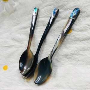Cubiertos de mango largo de buena calidad, 3 uds., cubiertos, cuchara para ensalada, utensilios de cocina ideales, vajilla de mesa, juegos de cucharas de cuerno - Product Image 1