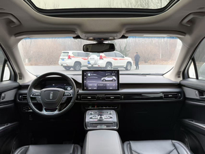 Navigator L 2021 d'occasion en excellent état avec volant à gauche et sièges en cuir - Product Image 3