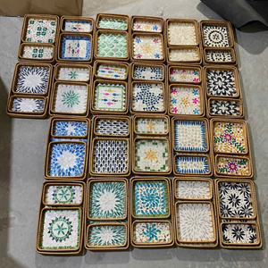 Plateau en rotin incrusté de nacre, rotin tissé et coquillages pour le service, Vietnam par 99 Gold Data - Mme Violet - Product Image 1