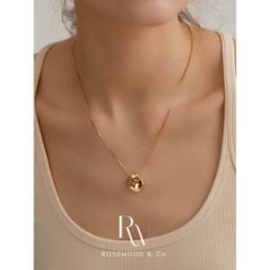 Collana Trendy con Ciondolo a Catena Dorata e Design Geometrico Rotondo Irregolare con Diamante e Perla, Ideale per Feste o Regali - Product Image 6