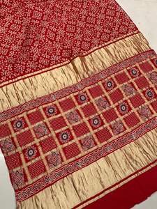 Dernier sari en soie Gaji de designer, imprimé à la main, bandhani, par Fab Zone - Product Image 5