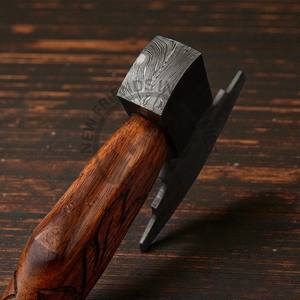 Hacha Tomahawk de Acero de Damasco Personalizada de Alta Calidad, Hacha Vikinga de Caza Forjada a Mano con Mango de Madera de Palisandro Grabado - Product Image 5
