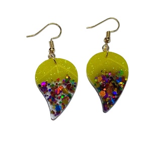 Pendientes de gota de flor de resina, joyería de declaración de verano ligera, pendientes de aro geométricos de resina, estilo llamativo ligero de moda - Product Image 6