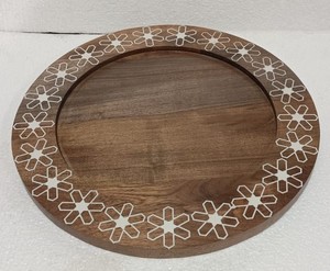 Plato cargador de madera de Acacia ecológico de alta gama, plato redondo para servir aperitivos con incrustaciones de resina para comida, platos de frutas con diseño elegante - Product Image 1