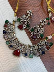 Joyas de Moda Nupcial Elegantes para Mujer, de Latón de Primera Calidad, Chapadas en Oro Étnico, Multicolores, con Dijes Navratan AD CZ Polki - Product Image 2