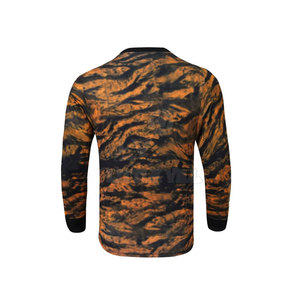 เสื้อฟุตบอลของผู้ชายแบบสั่งทำสีเขียวโพลีเอสเตอร์สีเขียว100% พิมพ์ซับลิเมชั่นโลโก้ที่กำหนดเองชื่อทีมสวมใส่คุณลักษณะสูง - Product Image 2
