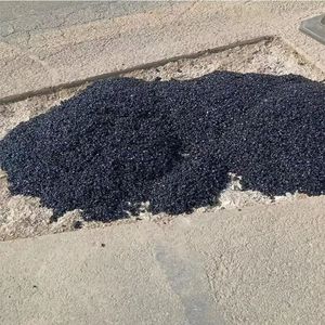 RoadRescue Cold Patch para reparaciones de emergencia, proporcionando soluciones instantáneas para baches y daños en la superficie - Product Image 1