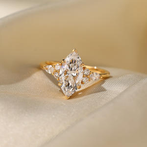 Anillo de compromiso de diamante CZ de corte Marquesa de 12x6mm | Plata de ley con banda chapada en oro de 18 quilates para Mujer | Anillo de novia de boda - Product Image 2