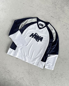 เสื้อยืดตาข่ายผ้าโพลีเอสเตอร์คอวีปักลายสำหรับผู้ชายเสื้อลายพรางแขนสั้นแบบวินเทจแห้งเร็วปรับแต่ง100% - Product Image 3