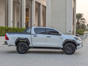 Pour Hilux 2024 Adventure SR5 avec sièges en cuir, feux LED, toit ouvrant panoramique, transmission automatique - Product Image 2