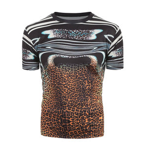 เสื้อยืดกีฬาคอกลมโพลีเอสเตอร์ลายพิมพ์ซับลิเมชั่นดีไซน์เท่ห์สำหรับผู้ชายแบบสั่งทำรุ่นใหม่ - Product Image 1