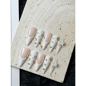 Decoración de Uñas con Diseño de Copos de Nieve Elegantes para Realzar las Uñas - Product Image 1