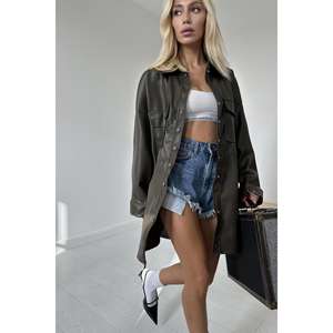 Veste utilitaire en cuir kaki en gros avec fermeture à boutons-pression et poches - Product Image 2