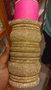 Bracelets Kundan à la mode Superbes beaux bracelets Latkan de travail en pierre pour les mariages et les vêtements de fête Magasinez maintenant - Product Image 3