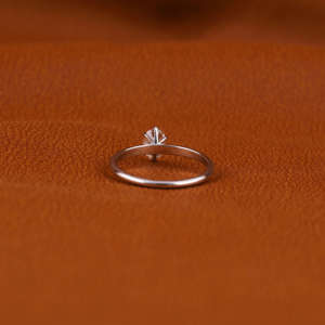 Anillo de compromiso de diamante cultivado en laboratorio rosa claro certificado Oro sólido de 14KT con ajuste de bisel Retrato Solitario Certificado IGI - Product Image 4