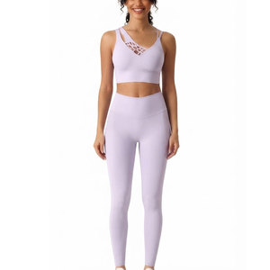 Conjunto de yoga para entrenamiento y uso diario, tela cómoda y elástica para entrenamiento en el gimnasio y actividades de fitness al aire libre - Product Image 1