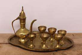 Décor à la maison indien traditionnel en laiton coulé Aftaba Dallah avec peinture émail poulet accessoire de décoration pour la maison - Product Image 4