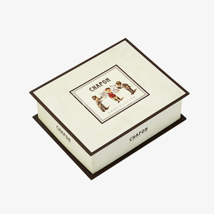 La caja de tapa superpuesta de chocolate está diseñada para mantener sus productos seguros al tiempo que agrega un aspecto y sensación de alta gama - Product Image 1