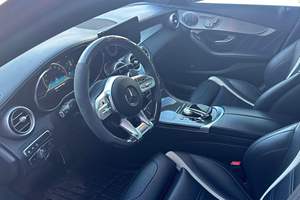 Mercedes-AMG C63 S berline 2021 d'occasion, 21 800 miles, 503 ch, V8 biturbo, finition rouge cardinal métallisé, très bien équipée - Product Image 3