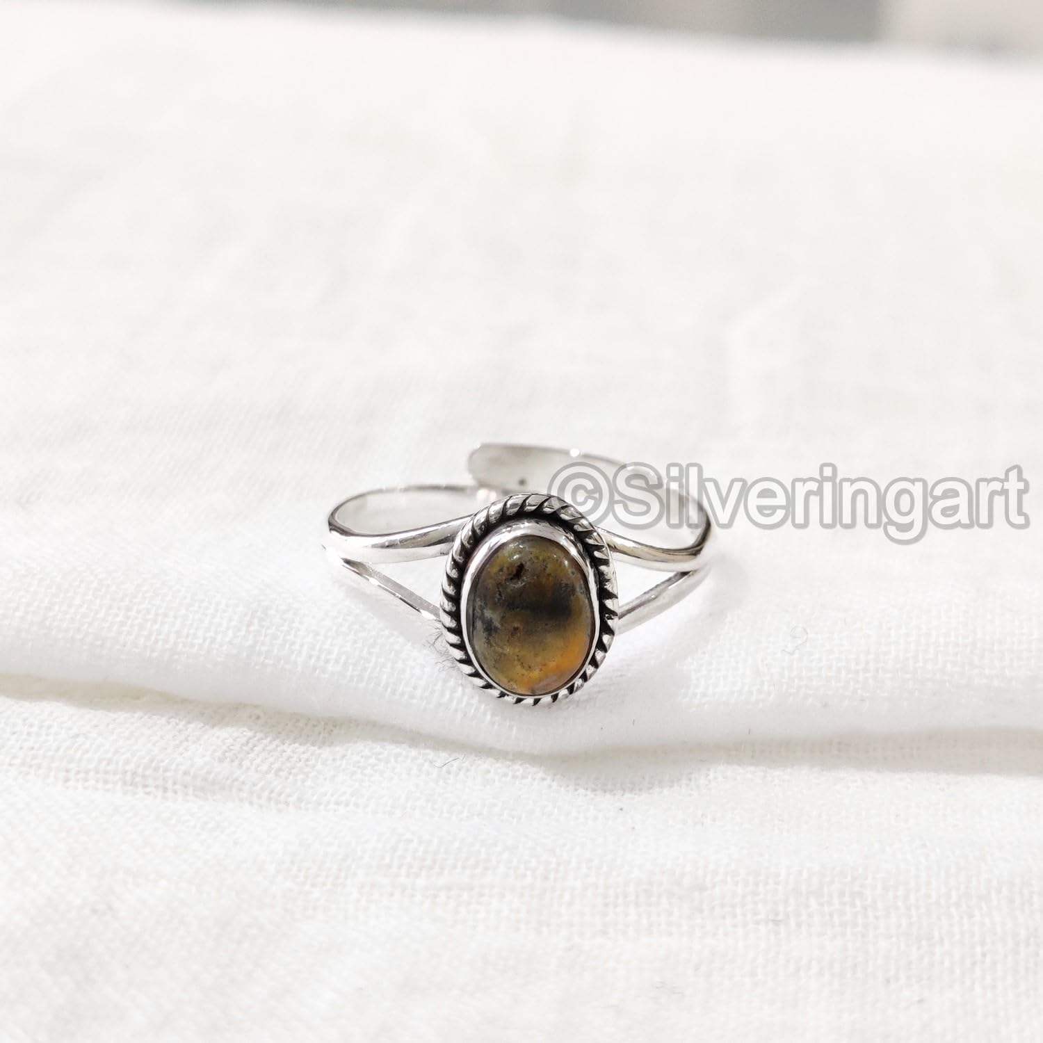 สีเหลืองน้ำตาล