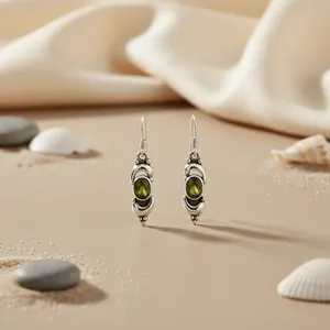 Boucles d'oreilles pendantes vintage en argent tibétain pour femme avec pierre verte taille émeraude sertie clos pour mariage - Product Image 2
