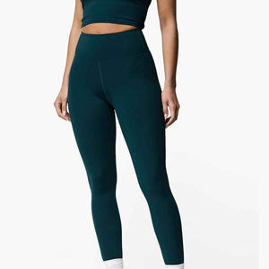 Leggings de Yoga para Mujer, Nuevos, de Color Sólido, Ropa Deportiva Suave, de Alta Calidad, Venta Caliente, Hechos en Pakistán, Suministro al por Mayor - Product Image 1