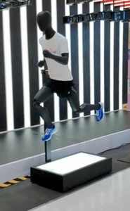 Robot dinamis, olahraga berlari Pria Wanita pakaian seluruh tubuh menampilkan alat peraga manekin dengan kepala untuk pertunjukan jendela - Product Image 2