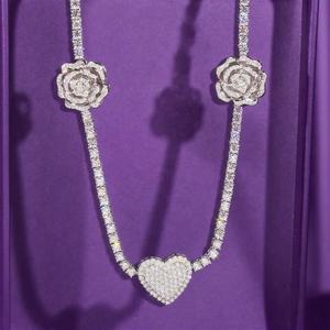 Collar de cadena tipo tenis de plata 925 chapado en oro con diamantes de colores brillantes, diseño de flor rosa y corazón, estilo hip hop, para mujer - Product Image 2