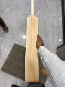 ไม้คริกเก็ตอิงลิชวิลโลว์แท้ ได้รับการรับรองจาก JS Right  ด้ามสั้น พร้อมกล่องพรีเมียม ทนทาน เป็นมิตรกับสิ่งแวดล้อม ไม้คริกเก็ตที่เหมาะกับการใช้งาน - Product Image 2