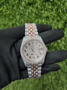 Montres Hip Hop de luxe entièrement serties de diamants, fabriquées à la main, très vendues, avec cadran en verre serti de diamants Moissanite VVS1, mouvement automatique, bracelet caché - Product Image 1