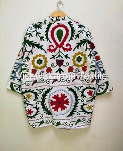 Veste d'hiver en coton Suzani faite à la main en Inde, vêtements pour femmes, broderie, manteau court, coquille en velours, col montant, design écologique - Product Image 4
