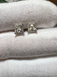 Pendiente de diamante cultivado en laboratorio de corte princesa Pendiente de tuerca de corte princesa cuadrado de oro blanco 1 + 1 Ct Pendiente de tuerca de diamante CVD blanco VVS2 - Product Image 6