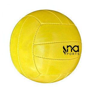 Balones de fútbol gaélico de alta resistencia con costuras reforzadas para un uso duradero en entrenamientos. - Product Image 5