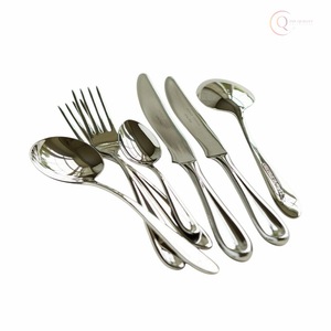 Ensemble de couverts de qualité supérieure pour les repas quotidiens et les cadeaux |   Cuillère, fourchette et couteau élégants en acier inoxydable - Product Image 1