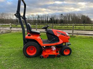 Tractor Cortacésped Autopropulsado Naranja con Motor de Gasolina, Cuchilla Rotatoria, Caja Recolectora de Césped de 200L, Tipo Asiento, para Cuidado de Césped en Granjas y Patios - Product Image 6