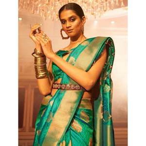 Ensemble de sari traditionnel en soie tissée verte envoûtante avec chemisier pour femmes - Product Image 4