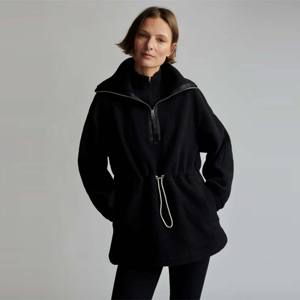 Veste Sherpa confortable pour femmes avec fermeture à demi-zip et col haut parfaite pour le confort par temps froid - Product Image 1