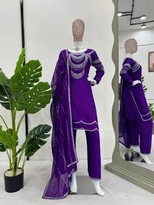 जटिल अनुक्रम कढ़ाई डिजाइनर चिन्यासन रेशम कपड़े शीर्ष पैंट के साथ पैंट और डुपटा बेडेड अनुक्रमित पैटर्न शादी का काम