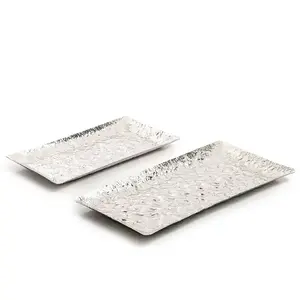 Bandeja DE SERVICIO DE METAL hecha a mano con asas Bandeja de servicio de café de aluminio niquelado para hoteles y restaurantes Acabado en plata - Product Image 1
