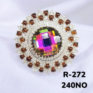 Bague en pierre ronde à facettes multicolore à la mode avec double halo de CZ et de pierres précieuses brunes en laiton - Product Image 1