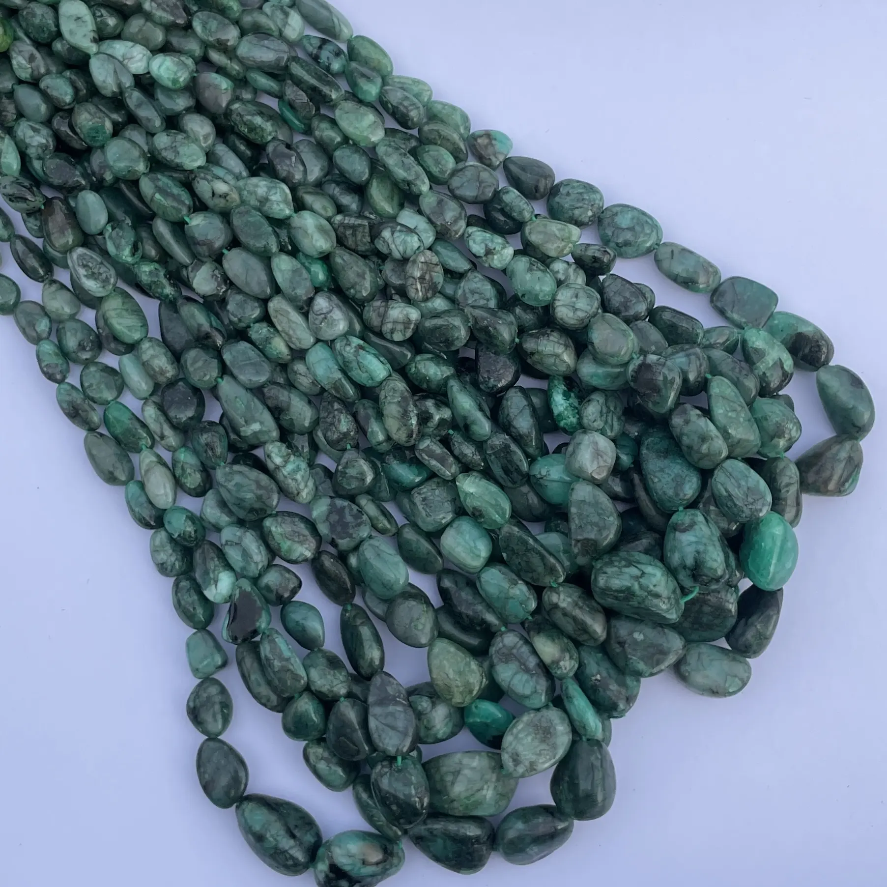 10mm 12mm smeraldo verde naturale Smooth Tumble Nuggets Stone Gemstone Beads Strand prezzo all'ingrosso collana di gioielli grossi fai da te