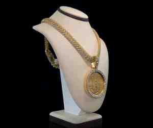 Collar de Cadena Cubana con Colgante de Medallón de Moneda Plateado, Plata 925, Estilo Vintage, Diamante Cultivado en Laboratorio, Corte Brillante Redondo - Product Image 3