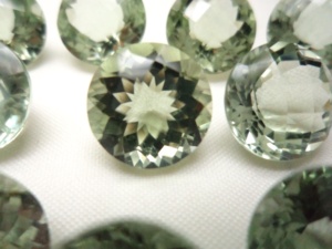 Amatista verde suelta natural Forma de corte brillante redonda Tamaño calibrado de 2MM-10MM 100% Piedra de amatista verde suelta natural OEM - Product Image 3