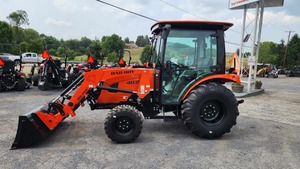 Tracteur agricole Bad Boyy 4035 CAB avec moteur diesel, capacité 4x4 et bras de chargement pour des opérations agricoles flexibles - Product Image 5