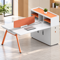 Bureau de travail moderne pour 2 personnes avec armoire de rangement, cloison d'intimité et gestion des câbles pour mobilier de bureau d'équipe