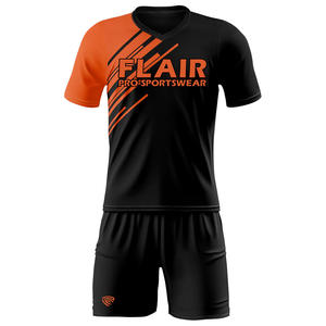 Kits de football rétro conçus sur mesure Uniformes de maillot de football pour enfants de haute qualité pour hommes - Product Image 5